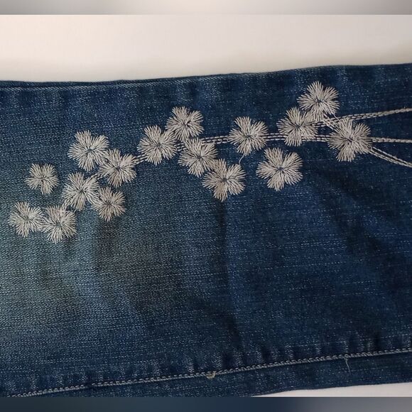 Denim - Vintage America Blues BOHO cropped Fold Worn floral Look embroidered capris